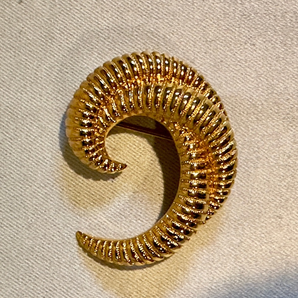 Vintage Monet Gold Textured Modernist Nautilus Brooch Large Runway Pin